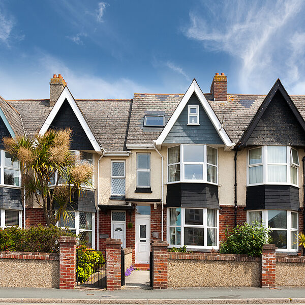 Panel Predicts Much Larger House Price Fall Than Bank Of England