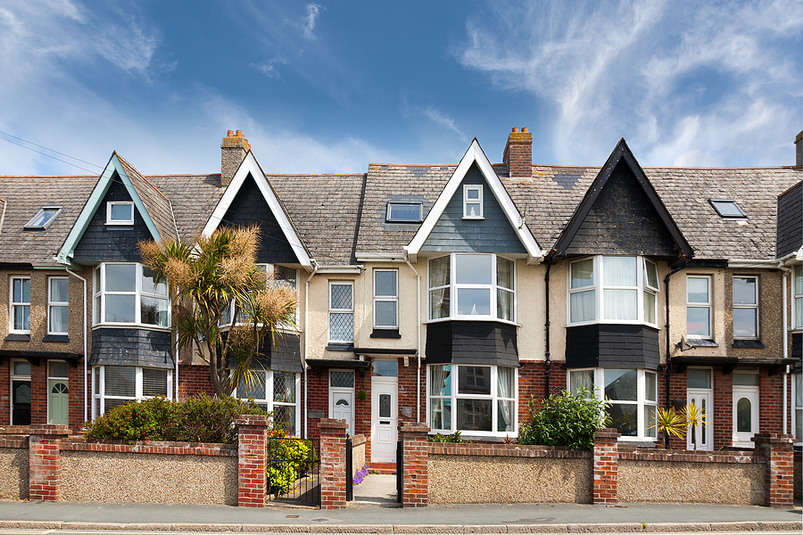 Panel Predicts Much Larger House Price Fall Than Bank Of England