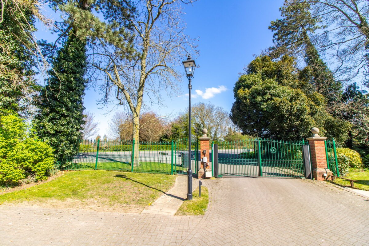The Pines, Leicester