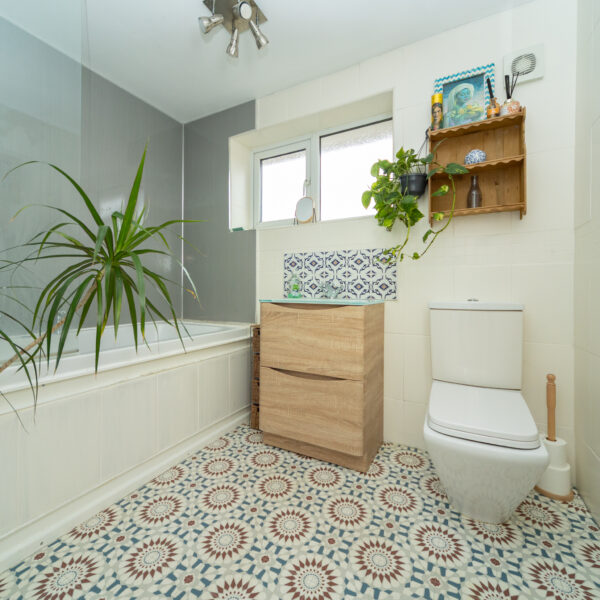 De Verdun Avenue, Belton, LE12