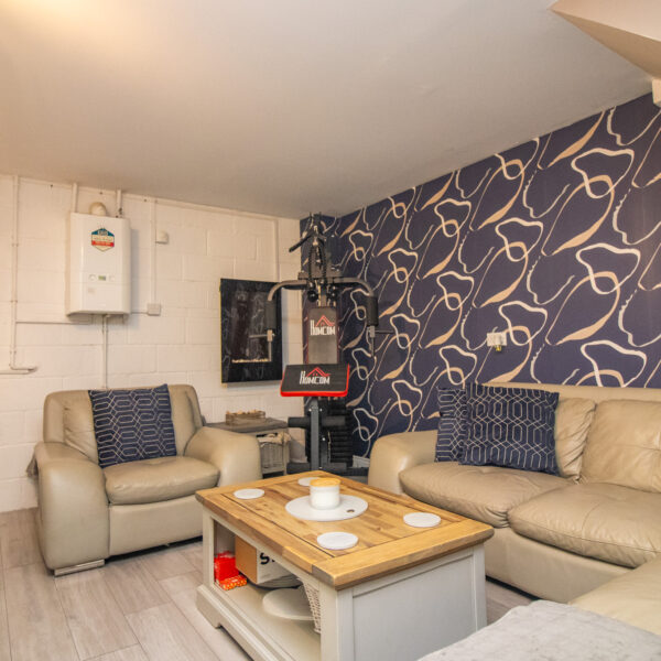 Exeter Close, Syston, LE7