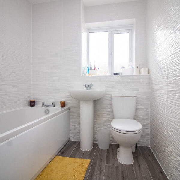 Exeter Close, Syston, LE7