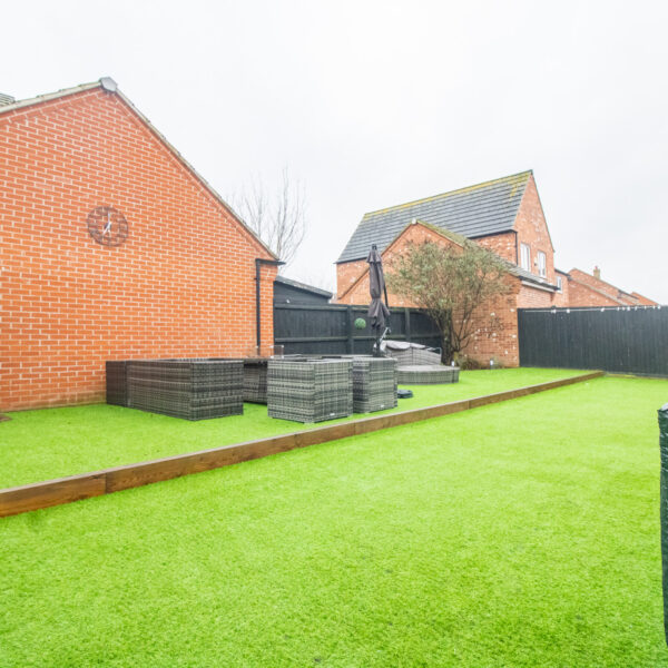 Exeter Close, Syston, LE7