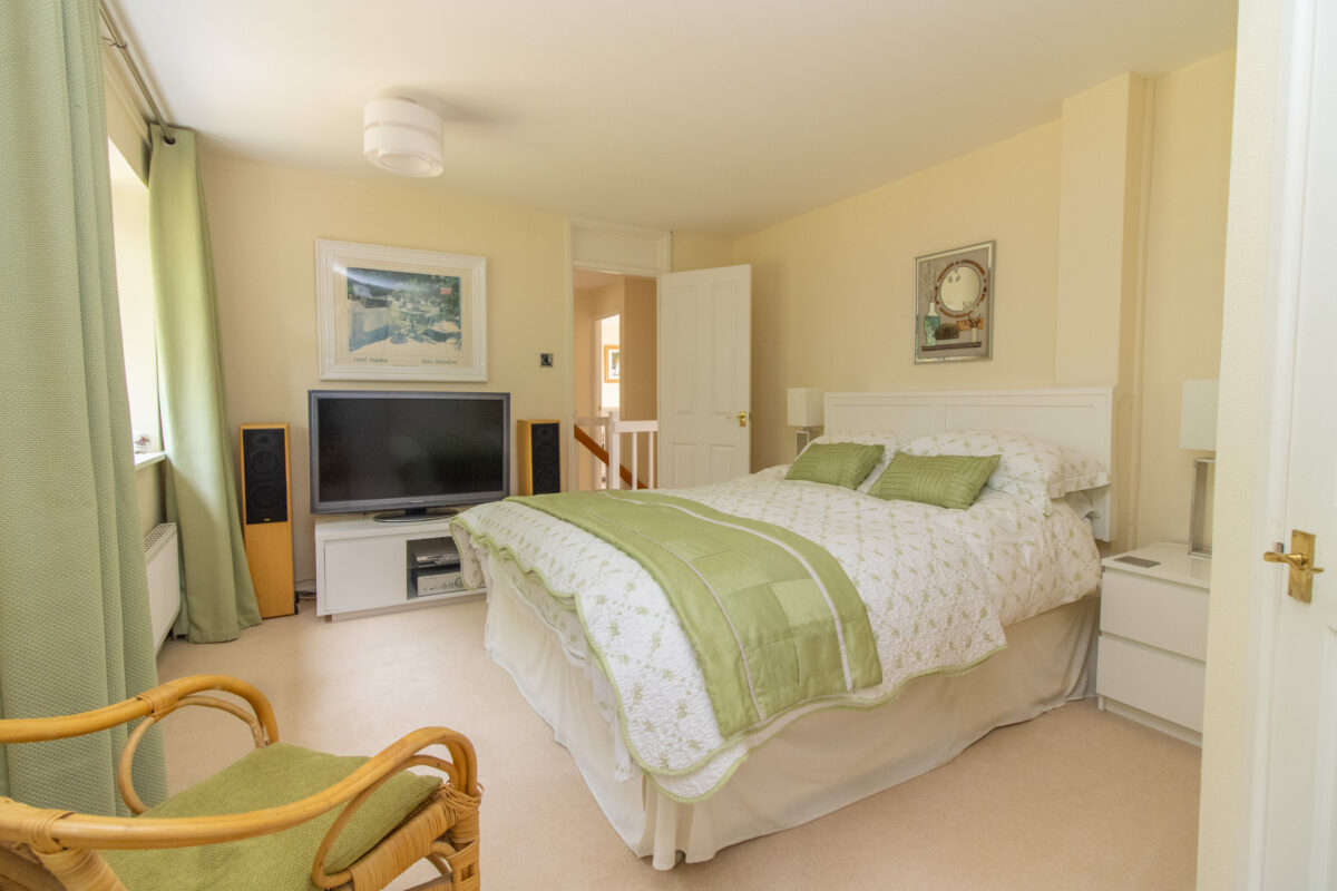 Newstead Avenue, Bushby, LE7