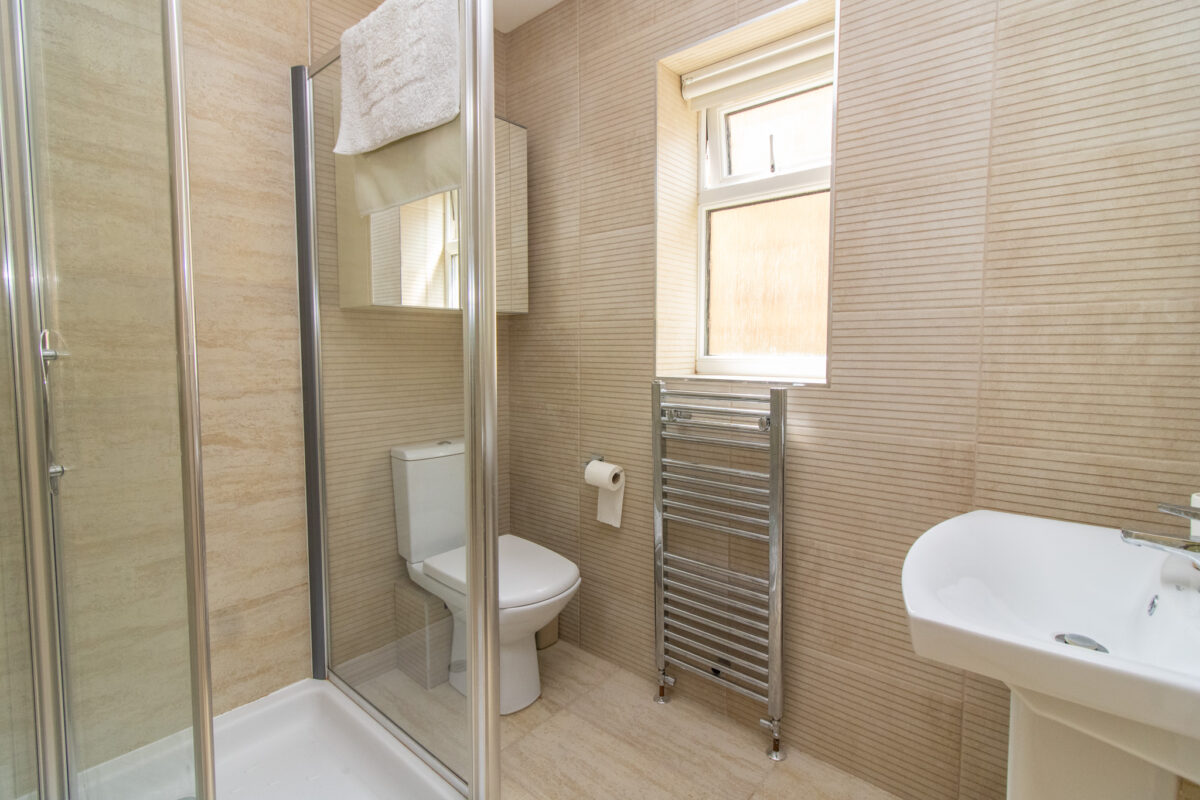 Newstead Avenue, Bushby, LE7