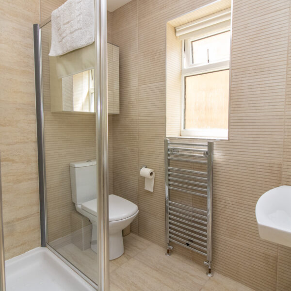 Newstead Avenue, Bushby, LE7