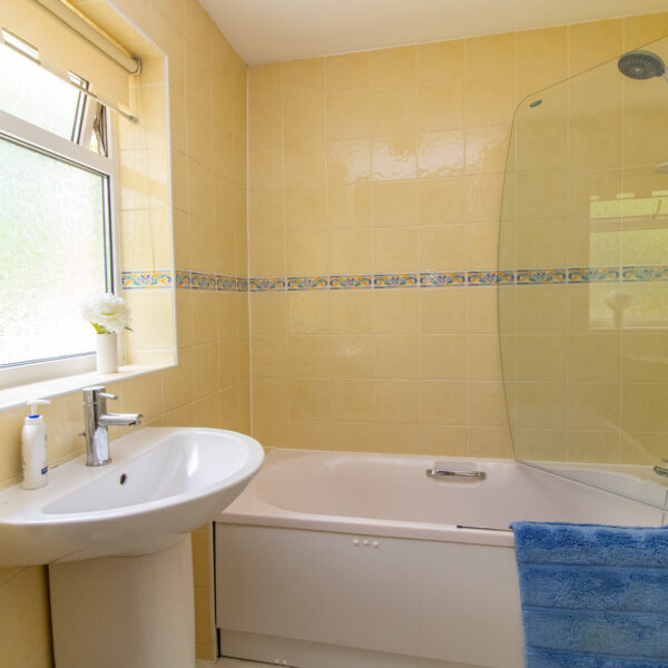 Newstead Avenue, Bushby, LE7