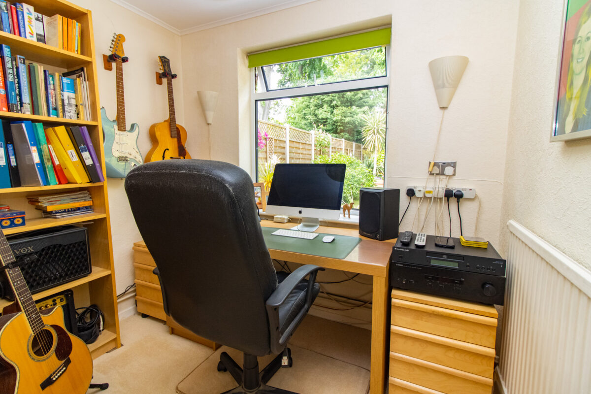 Newstead Avenue, Bushby, LE7