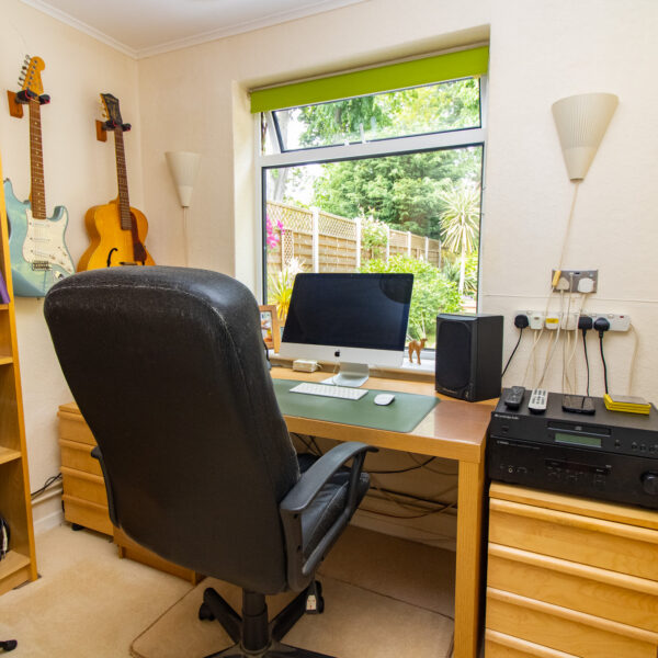 Newstead Avenue, Bushby, LE7