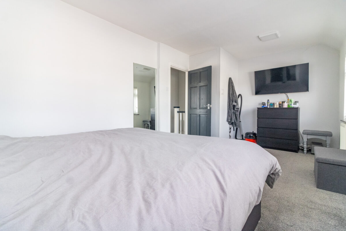 Central Avenue, Syston, LE7