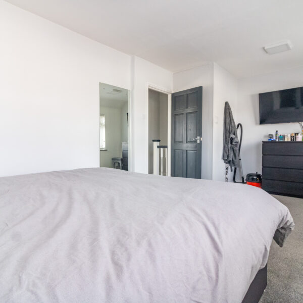 Central Avenue, Syston, LE7