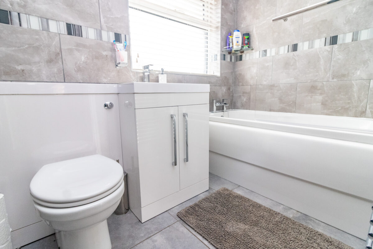 Central Avenue, Syston, LE7