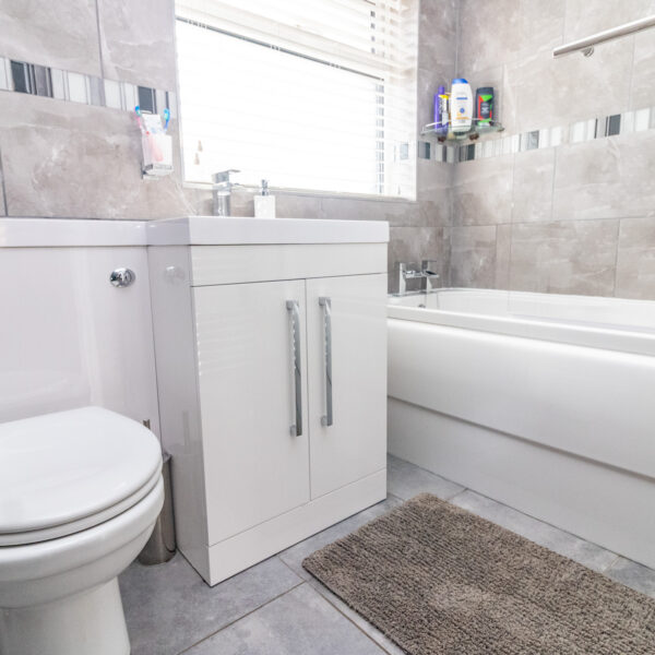 Central Avenue, Syston, LE7