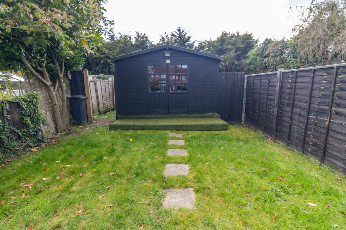 Central Avenue, Syston, LE7