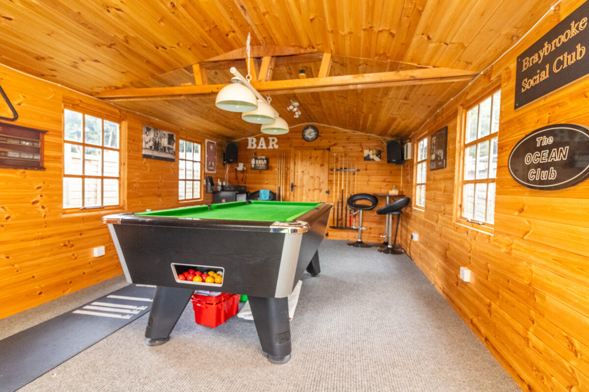 Central Avenue, Syston, LE7