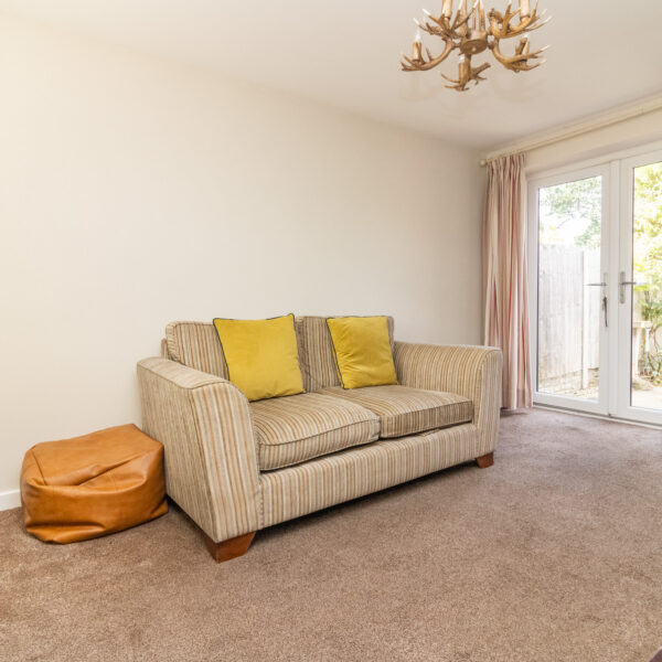 Barry Court, Narborough, LE19