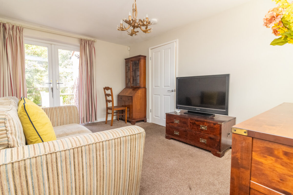 Barry Court, Narborough, LE19
