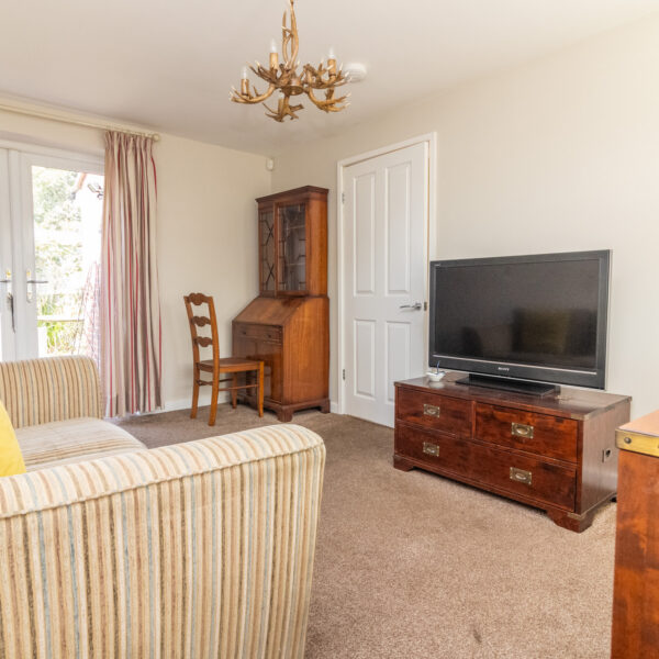 Barry Court, Narborough, LE19