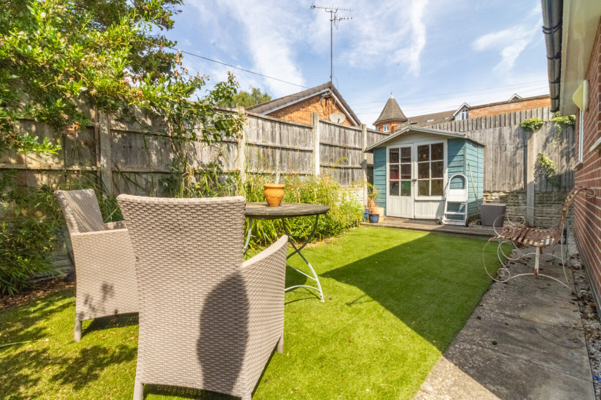 Barry Court, Narborough, LE19