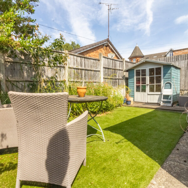 Barry Court, Narborough, LE19