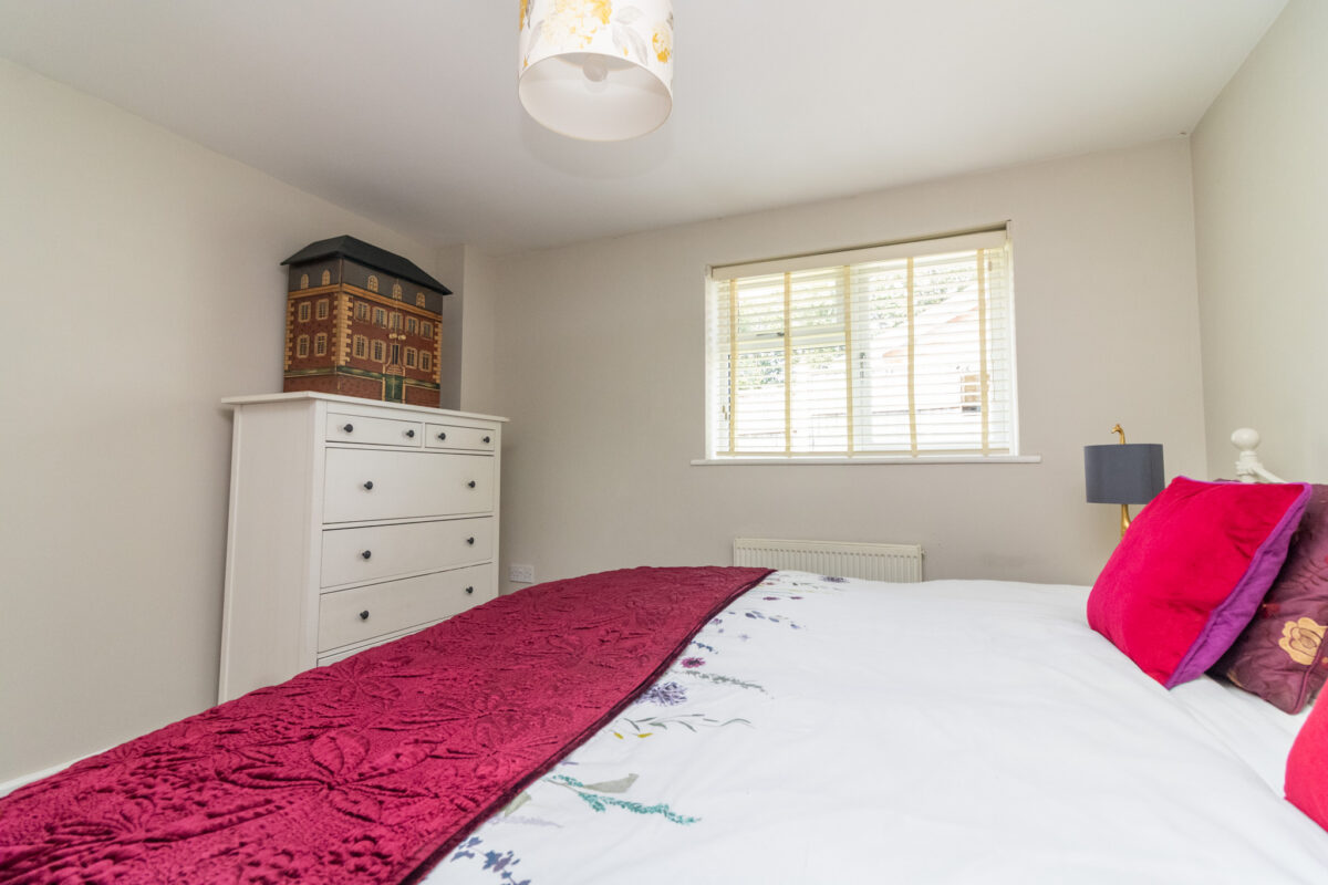 Barry Court, Narborough, LE19