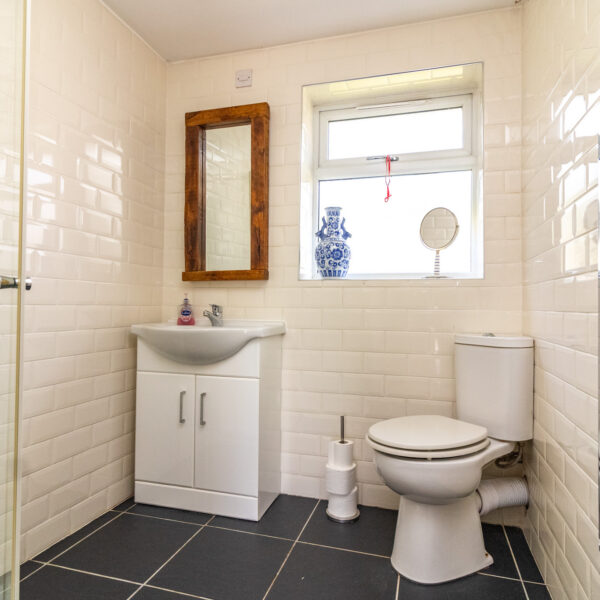 Barry Court, Narborough, LE19