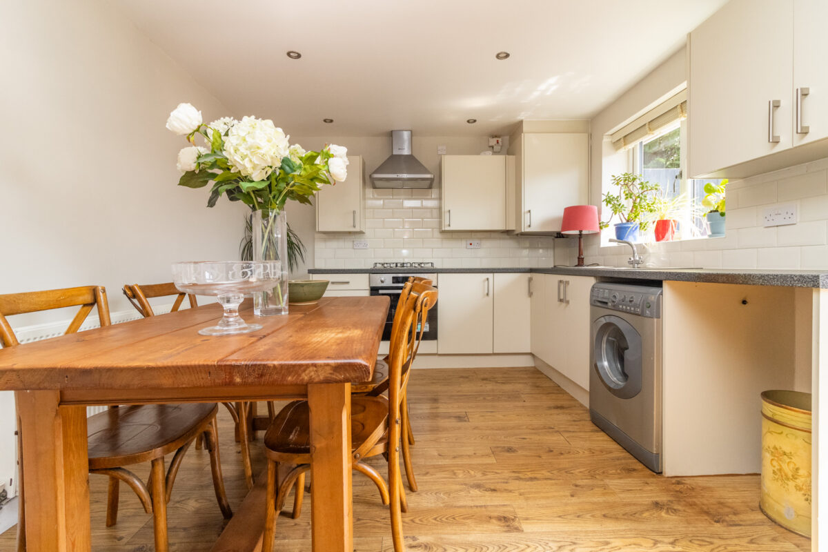 Barry Court, Narborough, LE19
