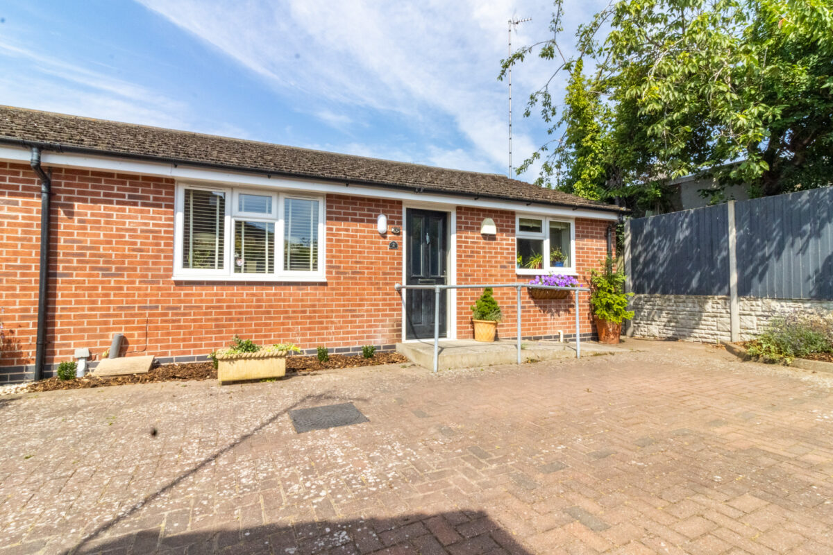 Barry Court, Narborough, LE19