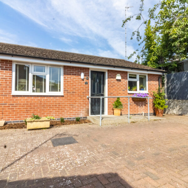 Barry Court, Narborough, LE19