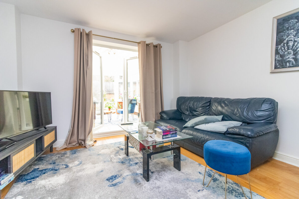 Ruskin Field, Anstey, LE7