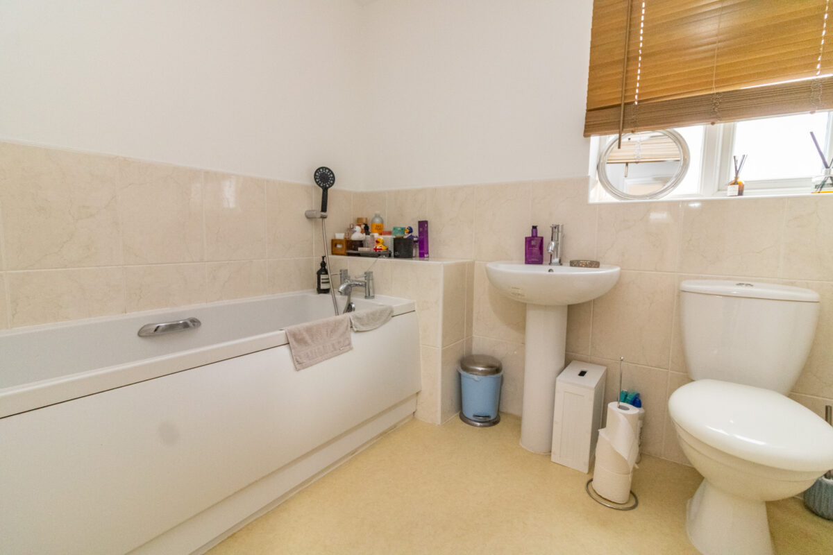 Ruskin Field, Anstey, LE7